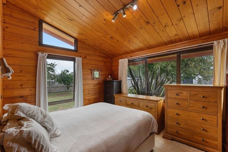 Photo of property in 6 Suzanne Grove, Kelvin Grove, Palmerston North, 4414