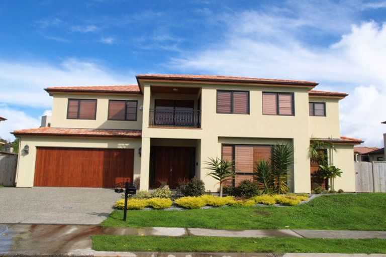 Photo of property in 3 Cherrywood Crescent, Northpark, Auckland, 2013