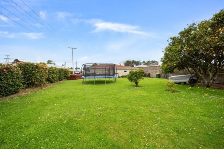 Photo of property in 14 Cowling Road, Hurdon, New Plymouth, 4310