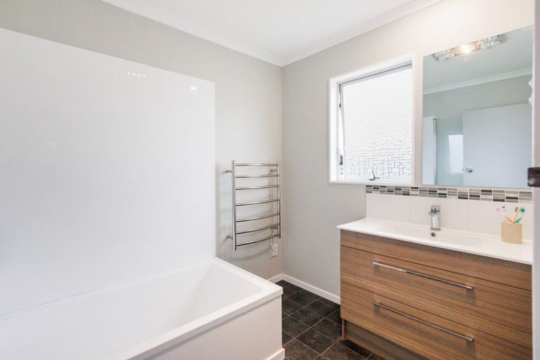 Photo of property in 25 Palliser Place, Milson, Palmerston North, 4414