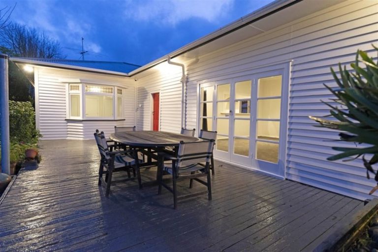 Photo of property in 25 Taupaki Road, Taupaki, Henderson, 0782