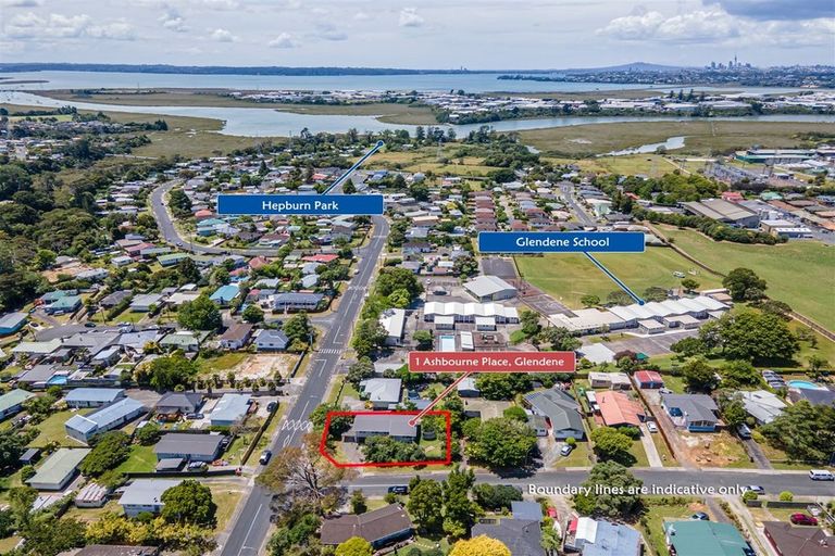 Photo of property in 1 Ashbourne Place, Glendene, Auckland, 0602