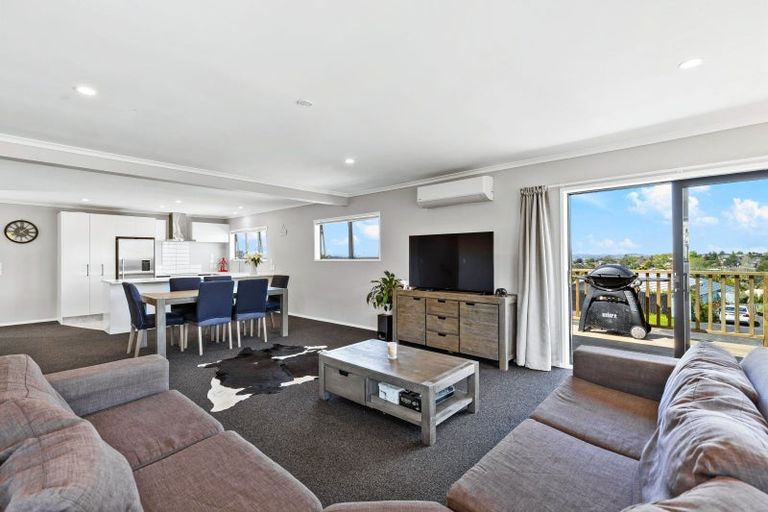 Photo of property in 50 Garton Drive, Massey, Auckland, 0614