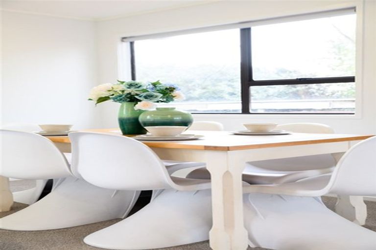 Photo of property in 27 Larissa Avenue, Henderson, Auckland, 0610