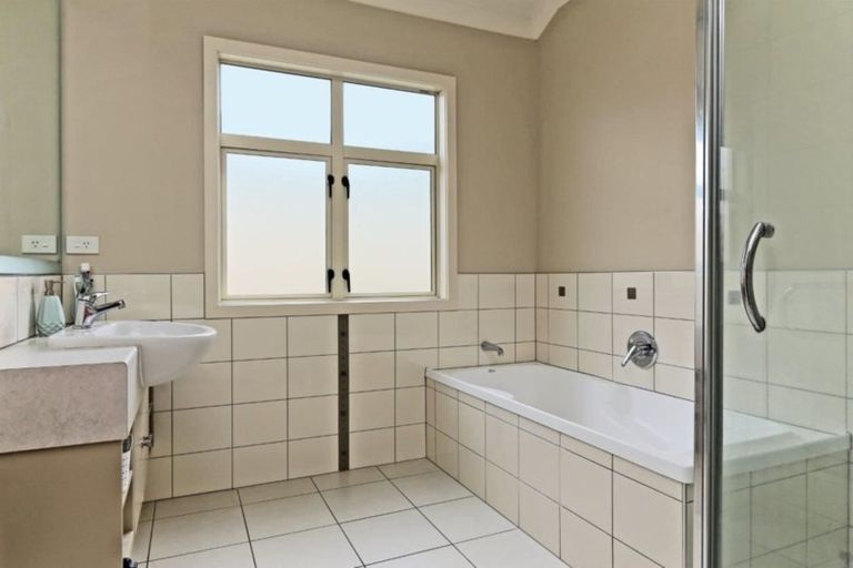 Photo of property in 16 Russell Robertson Drive, Havelock North, 4130