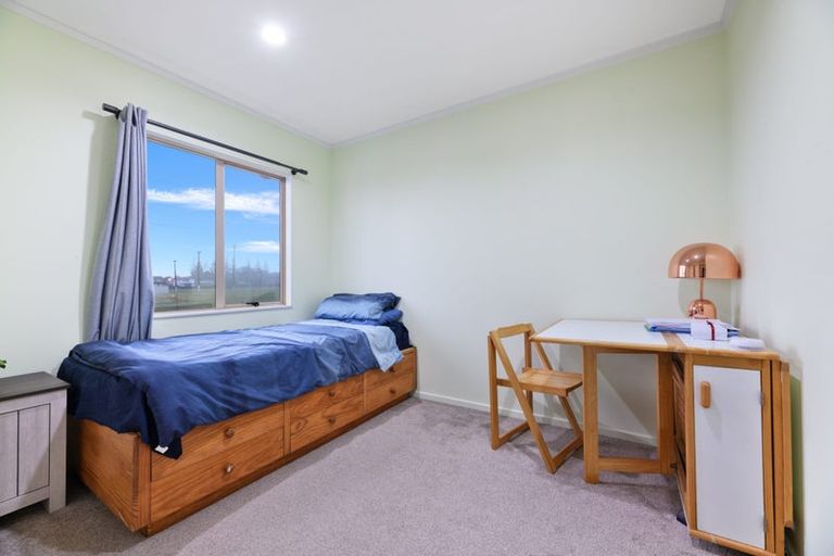 Photo of property in 9 Lockington Avenue, Henderson, Auckland, 0612