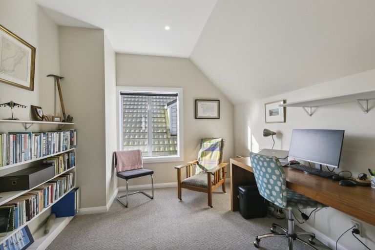 Photo of property in 39 Fairview Crescent, Kelburn, Wellington, 6012