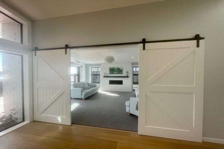 Photo of property in 14 Rotorua Grove, Aotea, Porirua, 5024