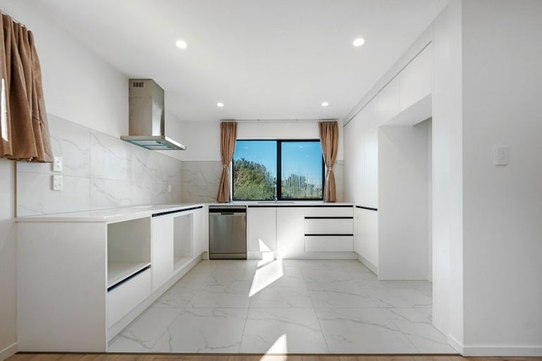 Photo of property in 1c Flamingo Court, Goodwood Heights, Auckland, 2105