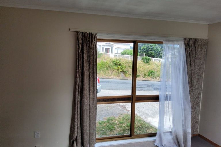 Photo of property in 73 Mills Road, Brooklyn, Wellington, 6021