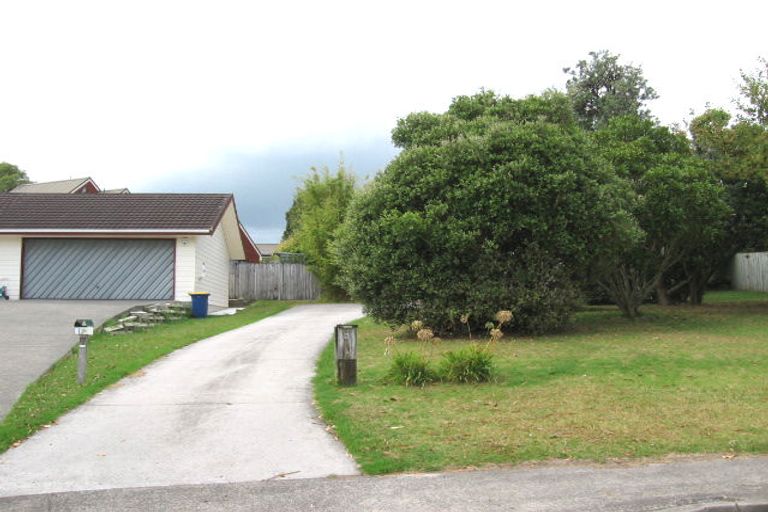 Photo of property in 9 Raphael Place, West Harbour, Auckland, 0618