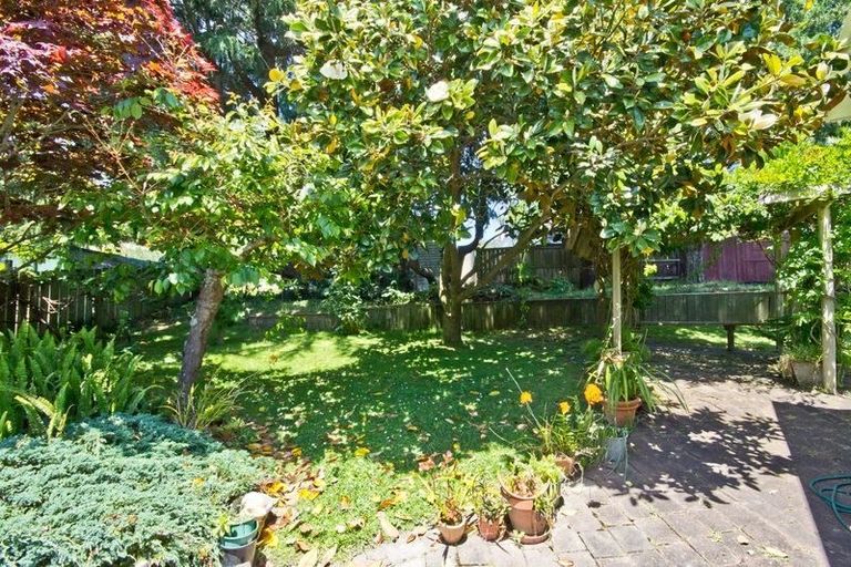 Photo of property in 35 Larissa Avenue, Henderson, Auckland, 0610