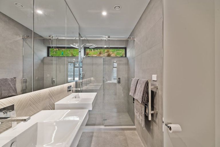 Photo of property in 11 Red Deer Rise, Kelvin Heights, Queenstown, 9300