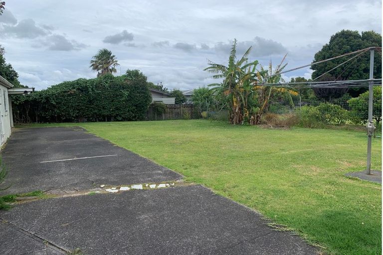 Photo of property in 196 Waimumu Road, Massey, Auckland, 0614