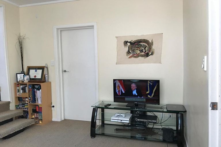 Photo of property in 140 Tasman Street, Mount Cook, Wellington, 6021