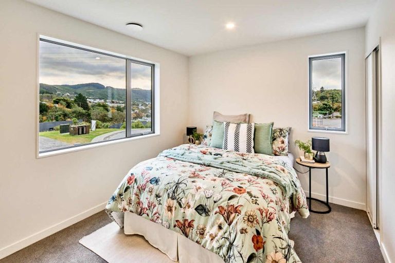 Photo of property in 9 Ara Paiwhenua, Tawa, Wellington, 5028