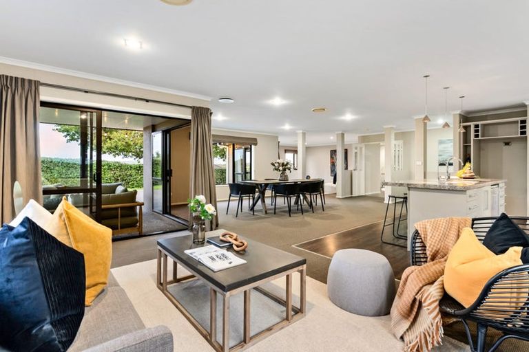 Photo of property in 3 Gavinike Place, Waimauku, 0812