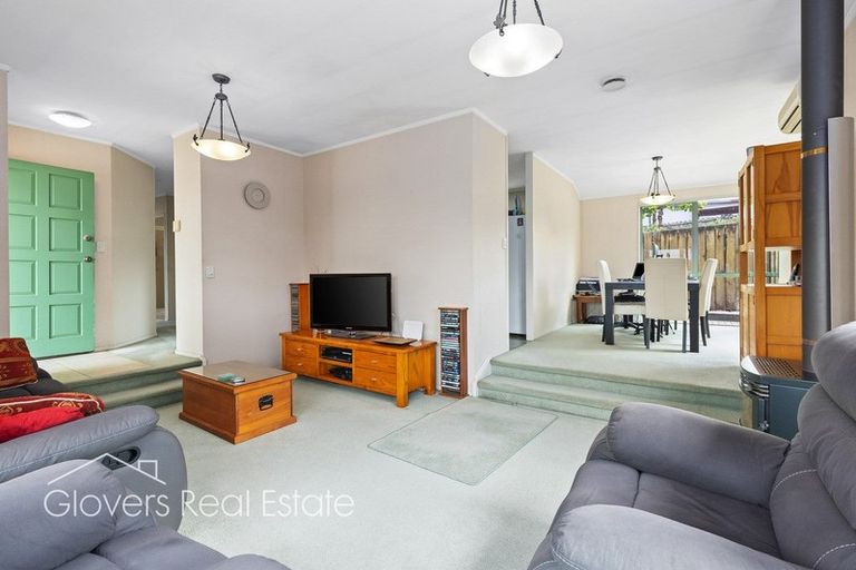 Photo of property in 14 Stockton Place, Glendene, Auckland, 0602