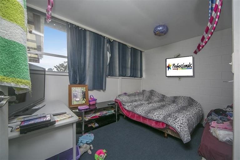 Photo of property in 2/52 Glen Road, Ranui, Auckland, 0612