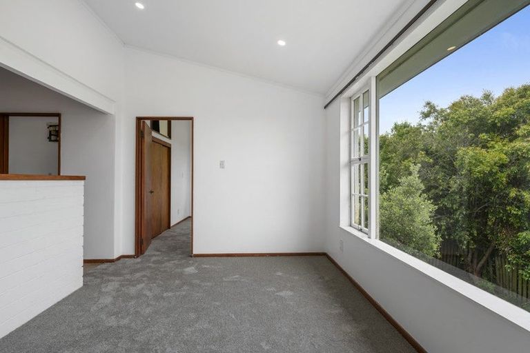Photo of property in 2/235 Sunset Road, Sunnynook, Auckland, 0632