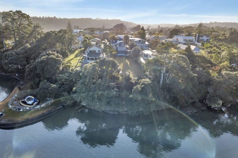 Photo of property in 2/11 Beach Haven Road, Beach Haven, Auckland, 0626