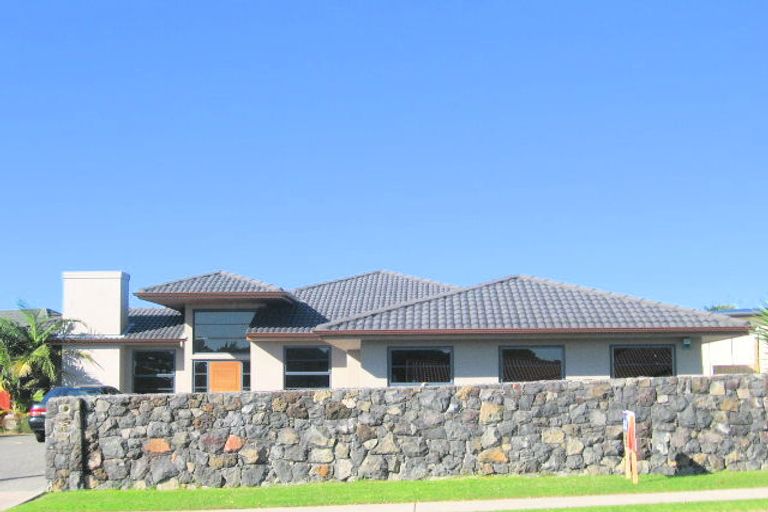 Photo of property in 49 Summerland Drive, Henderson, Auckland, 0612