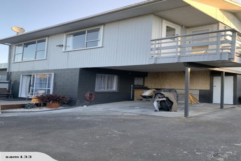 Photo of property in 2/65 Cliff View Drive, Green Bay, Auckland, 0604