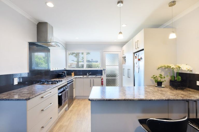 Photo of property in 16 Abel Tasman Avenue, Henderson, Auckland, 0610