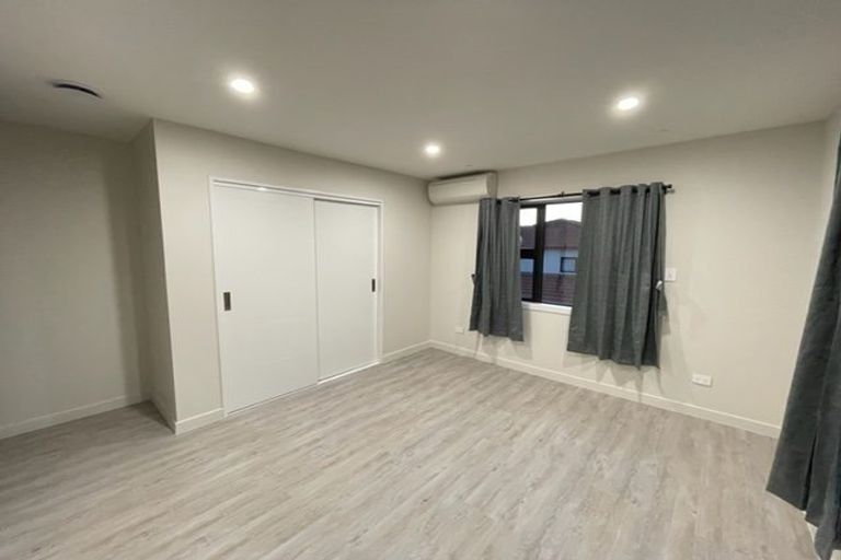 Photo of property in 128b Hutchinsons Road, Bucklands Beach, Auckland, 2014