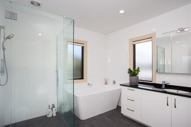 Photo of property in 39 Garreg Road, Fendalton, Christchurch, 8052