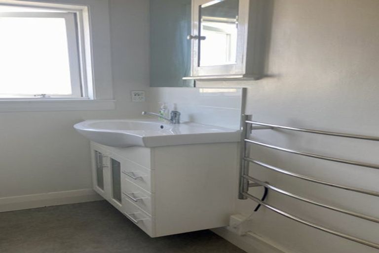 Photo of property in 5/56 Tanera Crescent, Brooklyn, Wellington, 6021