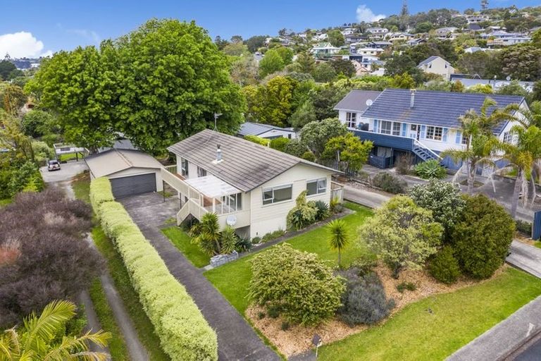 Photo of property in 25 Dobell Road, Stanmore Bay, Whangaparaoa, 0932