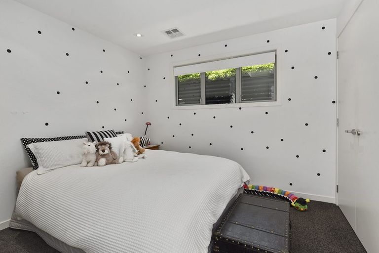 Photo of property in 27 Tizard Road, Birkenhead, Auckland, 0626