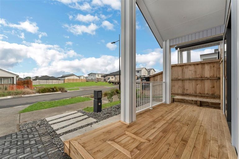 Photo of property in 11 Cronshaw Road, Karaka, Papakura, 2113