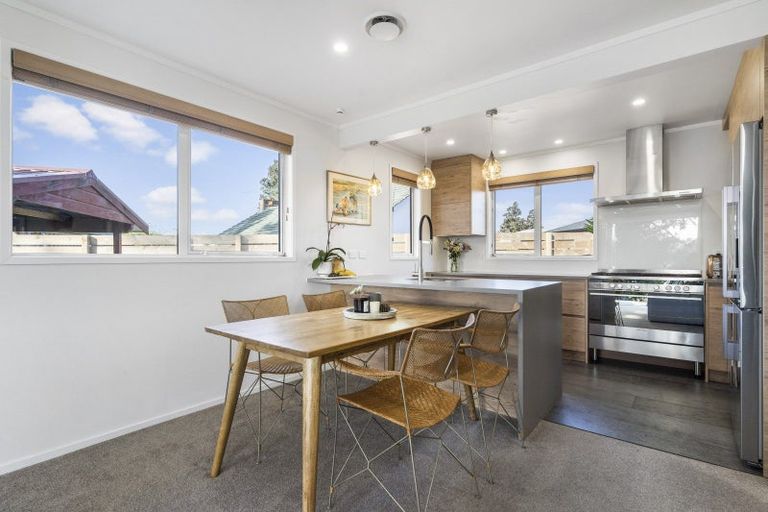 Photo of property in 58 Cobham Crescent, Kelston, Auckland, 0602