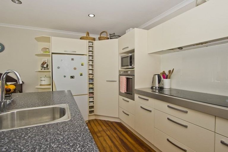 Photo of property in 15 Lockwood Crescent, Taita, Lower Hutt, 5011