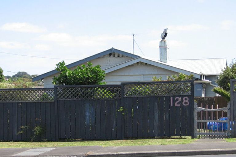 Photo of property in 128 Birkenhead Avenue, Birkenhead, Auckland, 0626