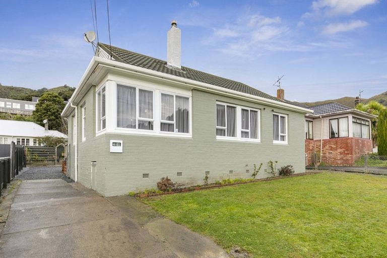 Photo of property in 21 Toomath Street, Naenae, Lower Hutt, 5011