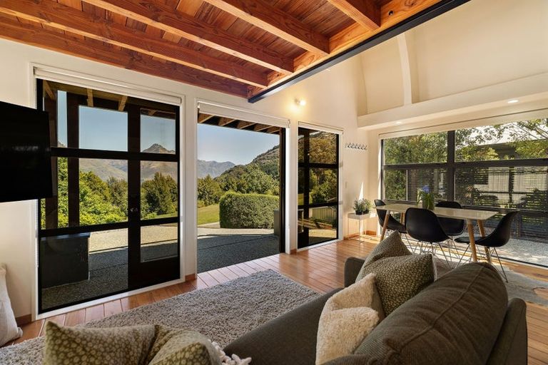 Photo of property in 281 Fernhill Road, Sunshine Bay, Queenstown, 9300