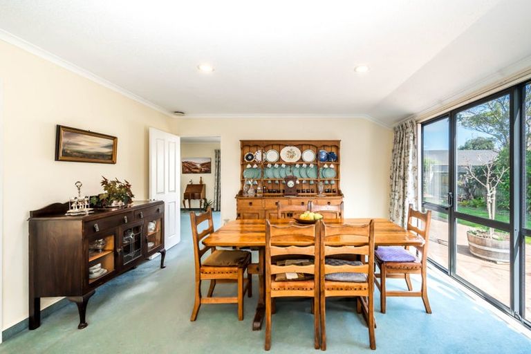 Photo of property in 2 Charnwood Grove, Waikanae, 5036