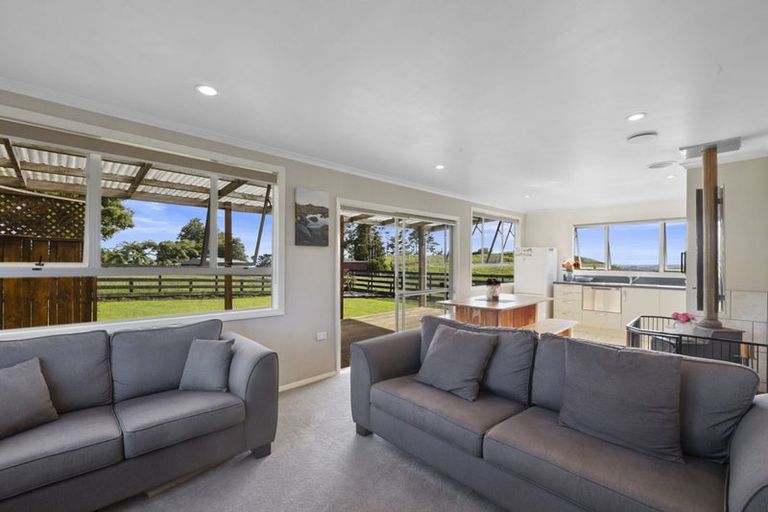Photo of property in 435 Barrett Road, Omata, New Plymouth, 4374