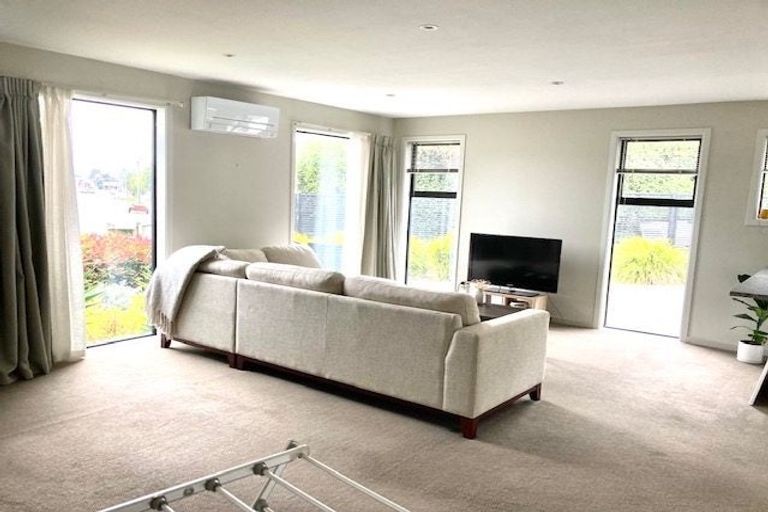 Photo of property in 33 Augusta Street, Redcliffs, Christchurch, 8081