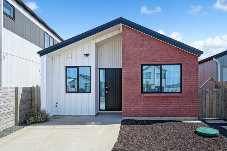 Photo of property in 9 Puwha Street, Massey, 0614