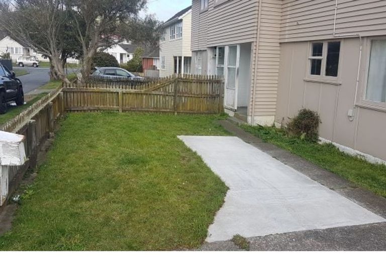Photo of property in 5-7 Hazard Grove, Cannons Creek, Porirua, 5024