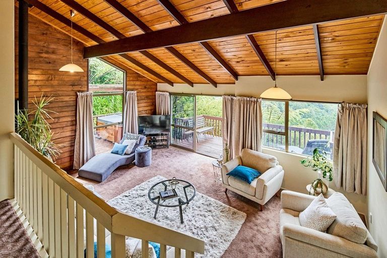 Photo of property in 9 Bushland Grove, Paparangi, Wellington, 6037