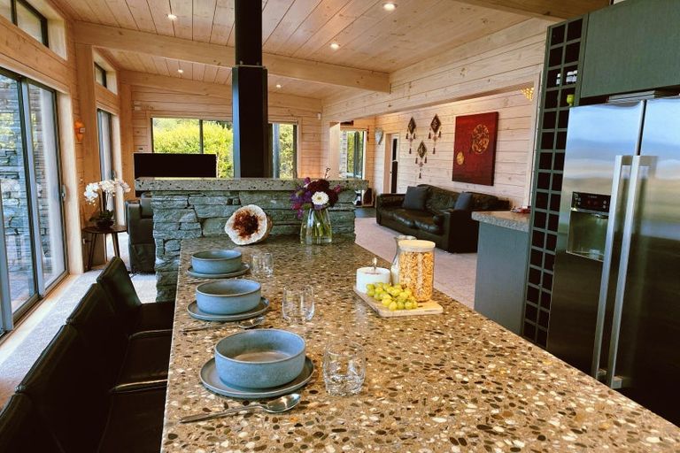 Photo of property in 17 Lookout Drive, Mount Creighton, Queenstown, 9371