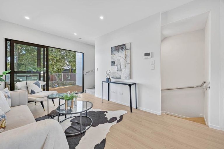 Photo of property in 252 Pakuranga Road, Pakuranga Heights, Auckland, 2010