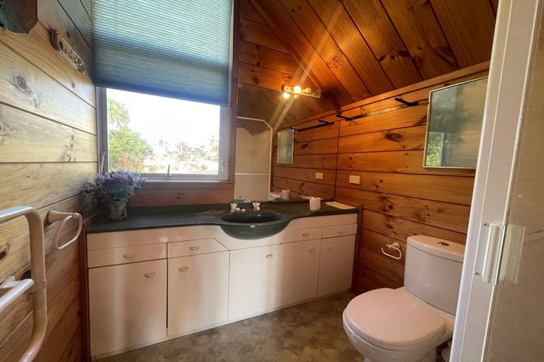 Photo of property in 2/28 Knightsbridge Drive, Forrest Hill, Auckland, 0620