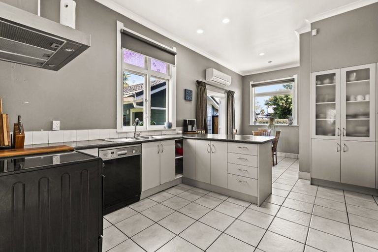 Photo of property in 115 Charlotte Crescent, Mayfair, Hastings, 4122