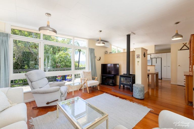 Photo of property in 6 Ardal Grove, Tirohanga, Lower Hutt, 5010